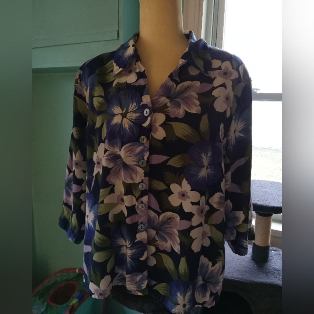 Corporate Comfort. SZ 18 Blouse, 100% Polyester.No iron needed, colors stay true